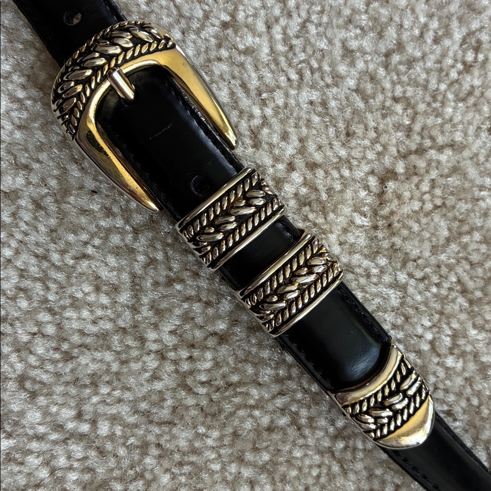 EUC 80s Lady Captiva Black w gold buckle leather belt